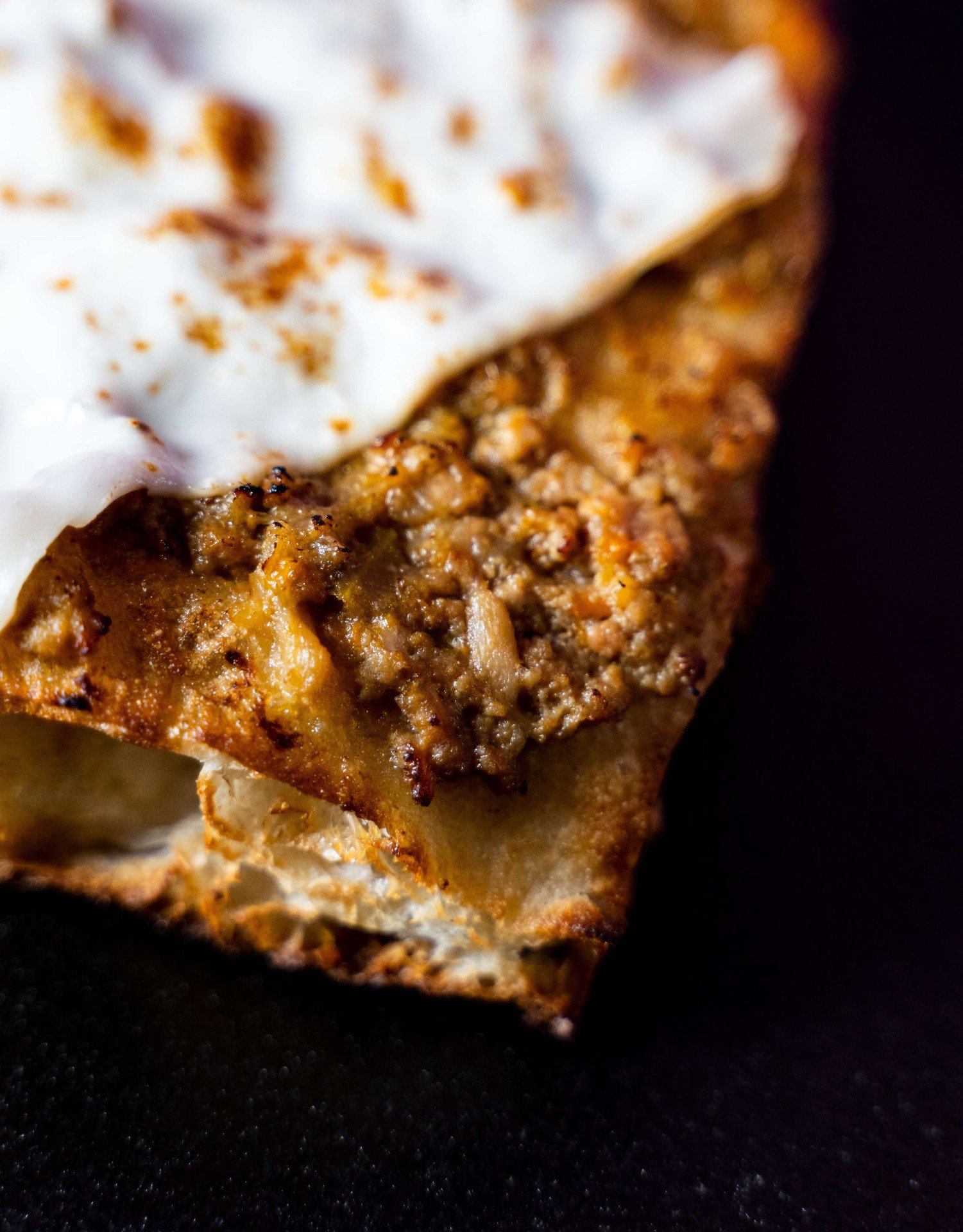 Dettaglio macro del trancio al ragù