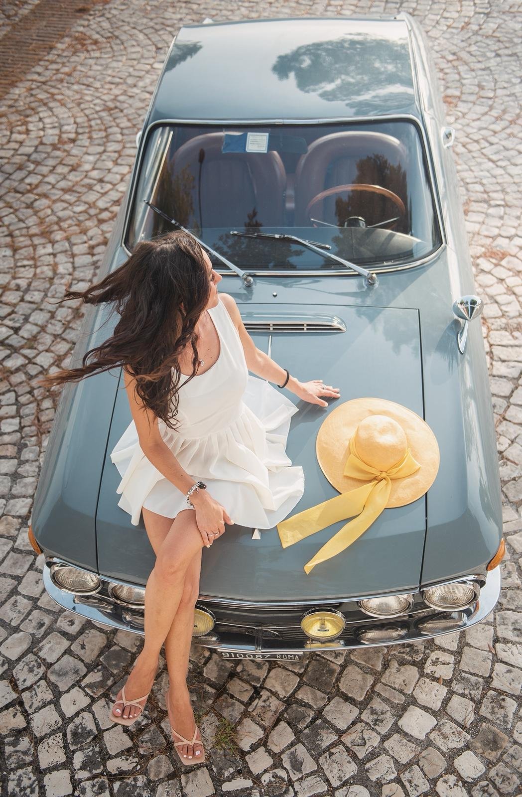 Cofano della Fulvia con cappello giallo